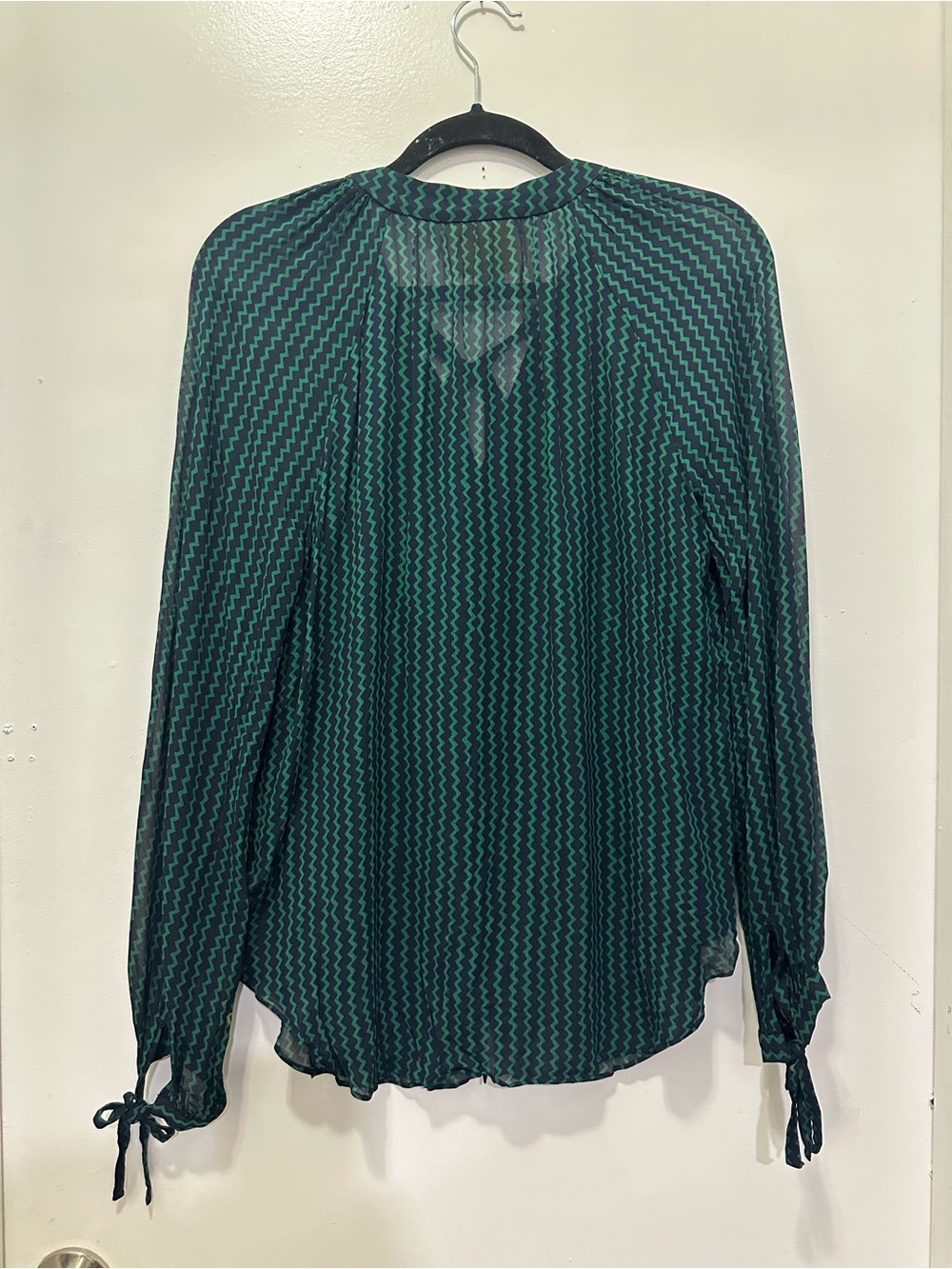 Maeve Della Chevron Sheer Green/Navy Longsleeve Tie Neckline Sz M - Picture 7 of 7